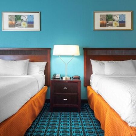 Chester Inn & Suites Шаронвилл Экстерьер фото