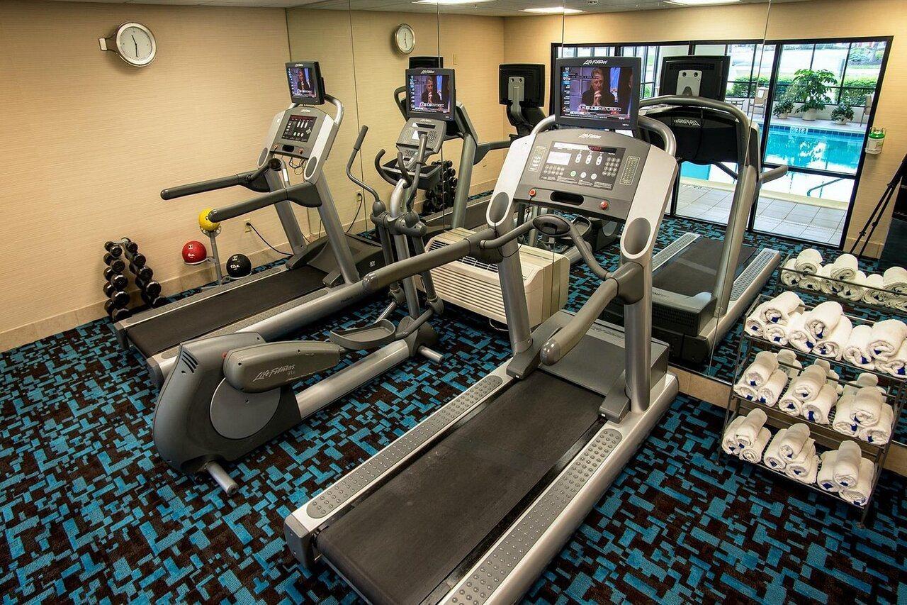Chester Inn & Suites Шаронвилл Экстерьер фото