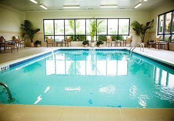 Chester Inn & Suites Шаронвилл Экстерьер фото