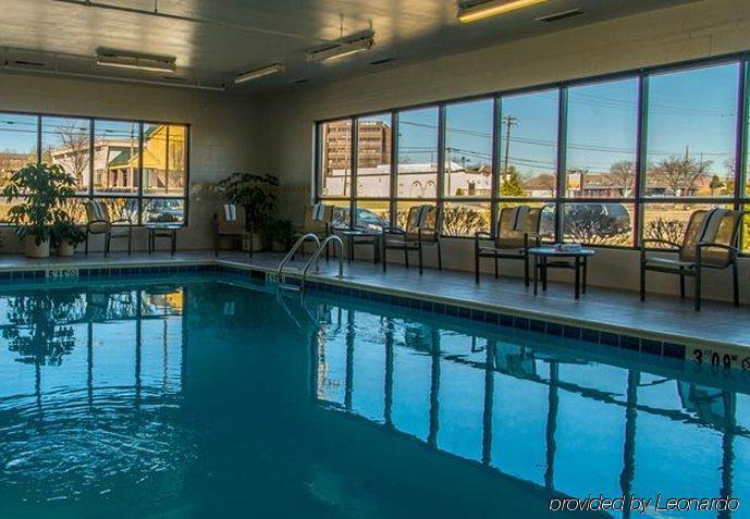 Chester Inn & Suites Шаронвилл Экстерьер фото