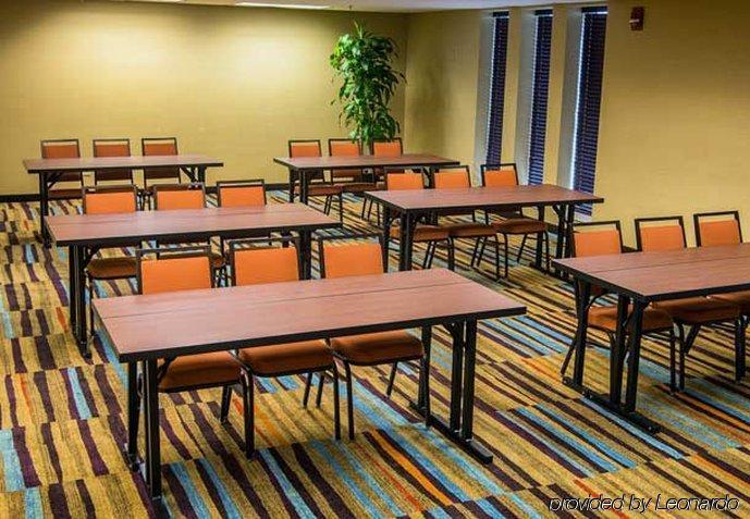 Chester Inn & Suites Шаронвилл Экстерьер фото