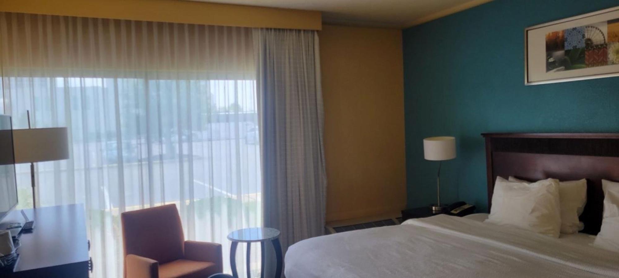 Chester Inn & Suites Шаронвилл Экстерьер фото