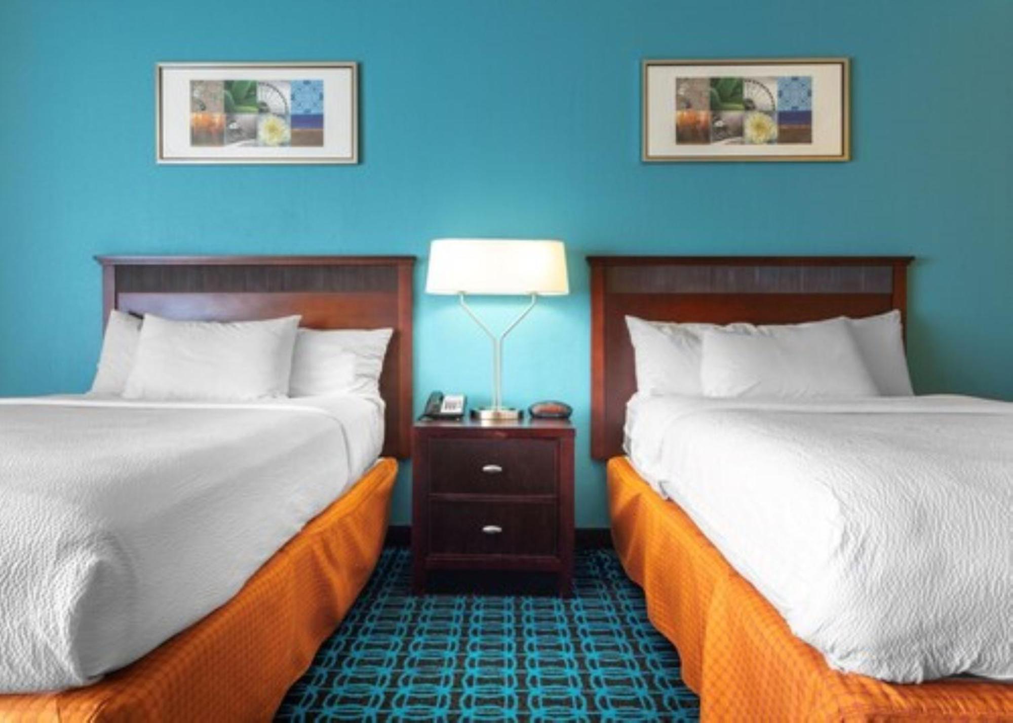 Chester Inn & Suites Шаронвилл Экстерьер фото