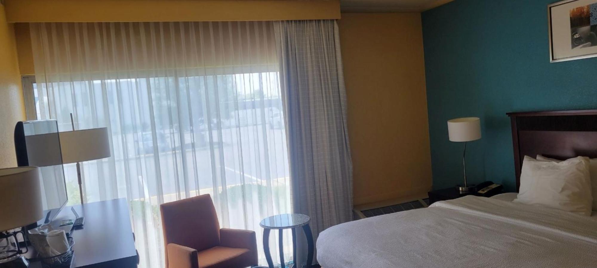 Chester Inn & Suites Шаронвилл Экстерьер фото