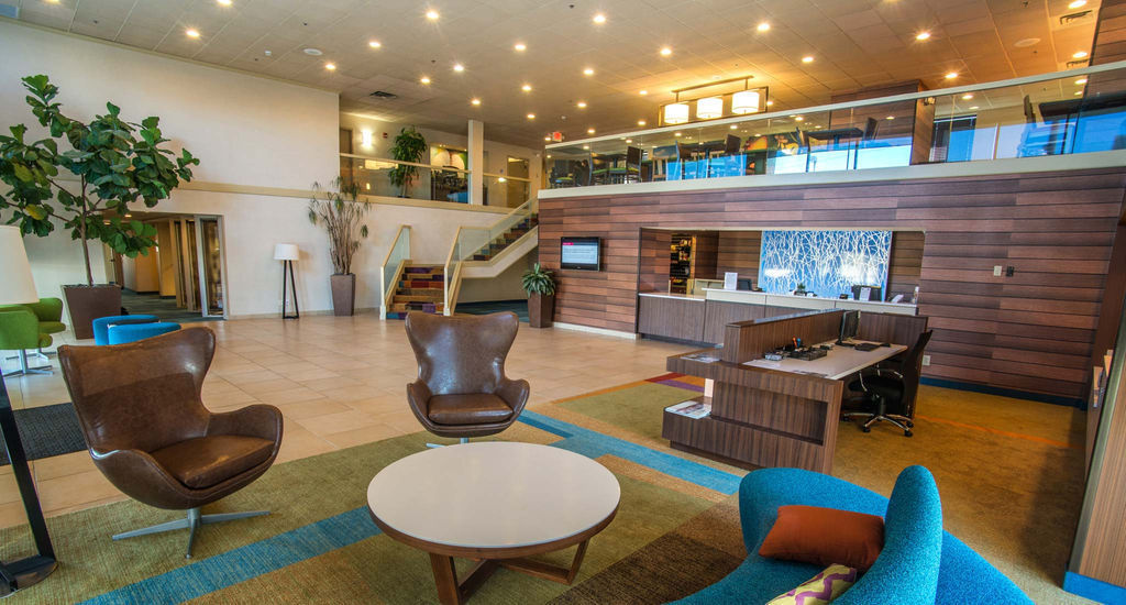 Chester Inn & Suites Шаронвилл Экстерьер фото